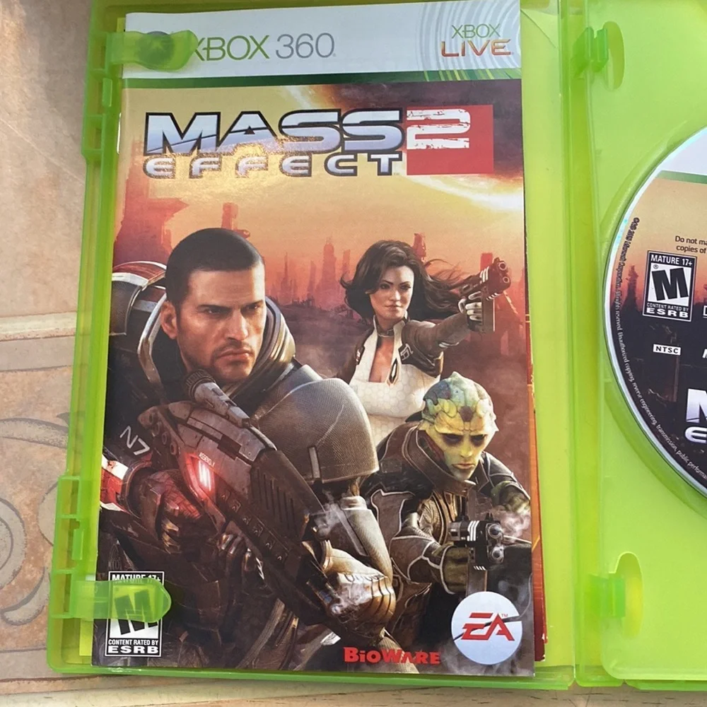 XBox 360 game - Mass Effect 2 - two discs included